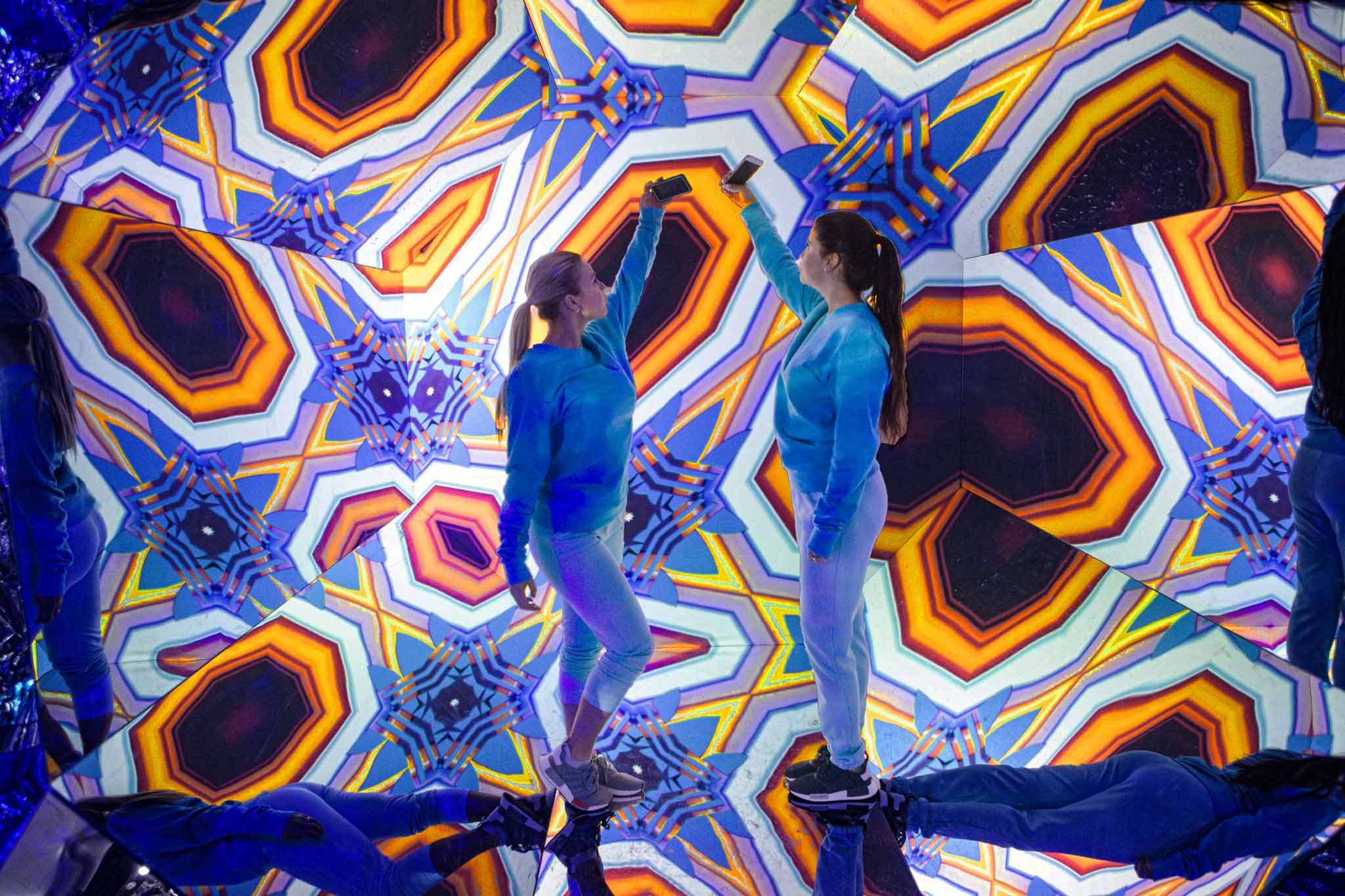 LUX_Digital_Kaleidoscope_Projection2048 LUX Technical